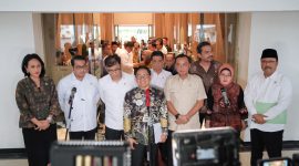 Menekraf Teuku Riefky Harsya dan Menko PMK Abdul Muhaimin Iskandar bahas pemanfaatan DTSEN untuk kebijakan yang lebih efektif dan percepatan penanggulangan kemiskinan.